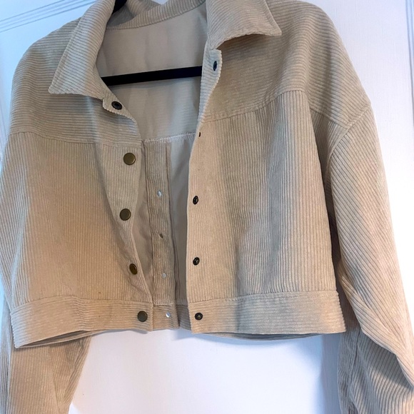 Beige button down cropped corduroy shacket - Picture 3 of 3